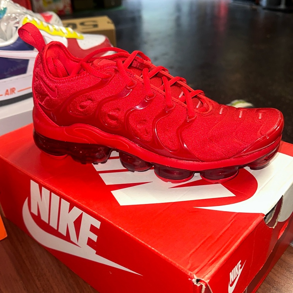 Vapor max red